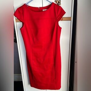 Red Knee-Length Sheath Dress with Cap Sleeve